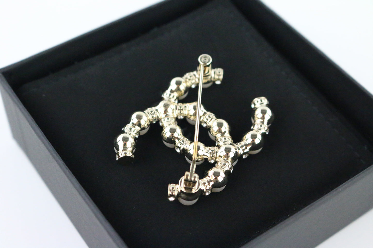 Pearl/Strass CC Brooch