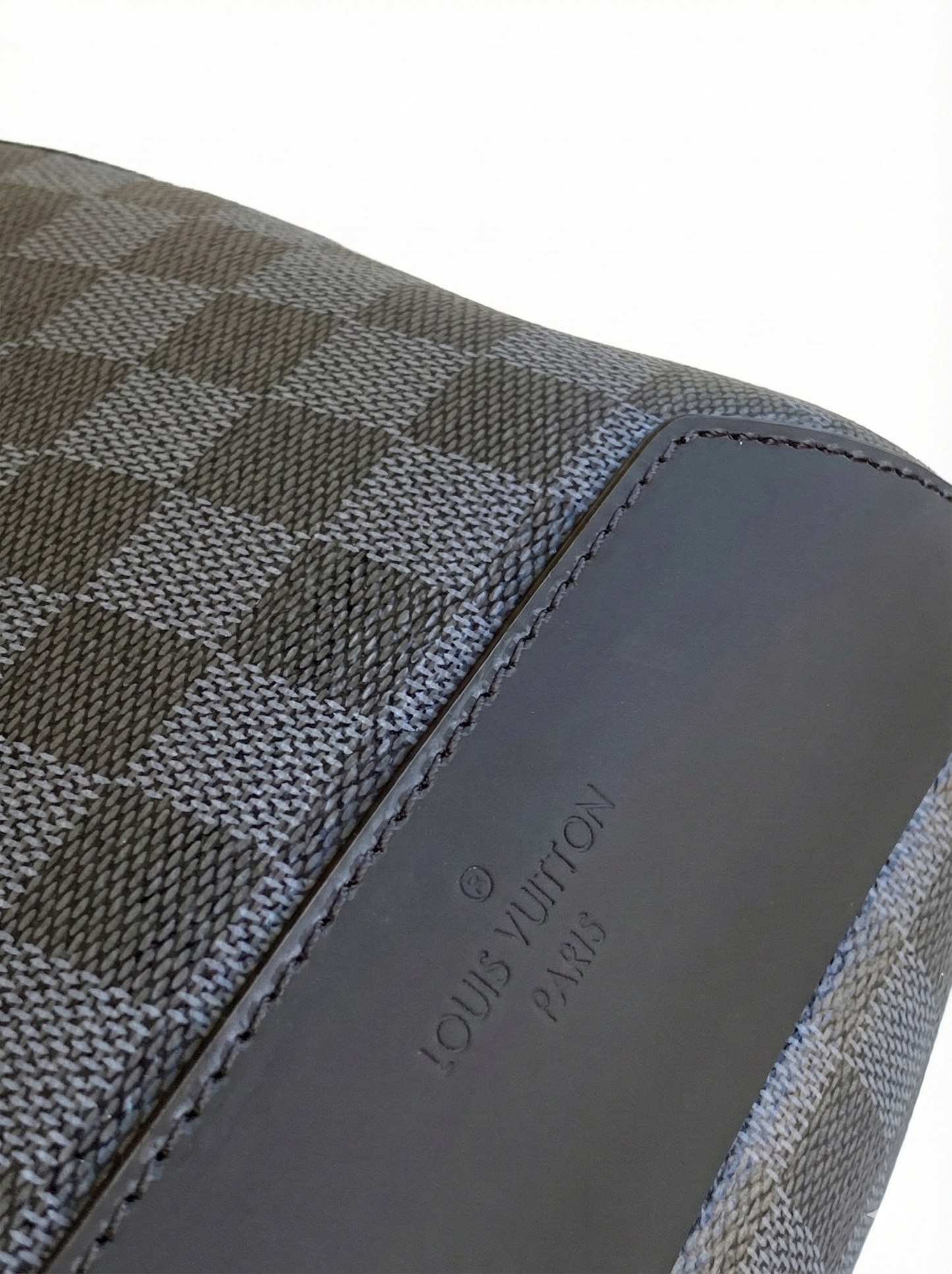 Avenue Sling Bag – Damier Graphite Canvas