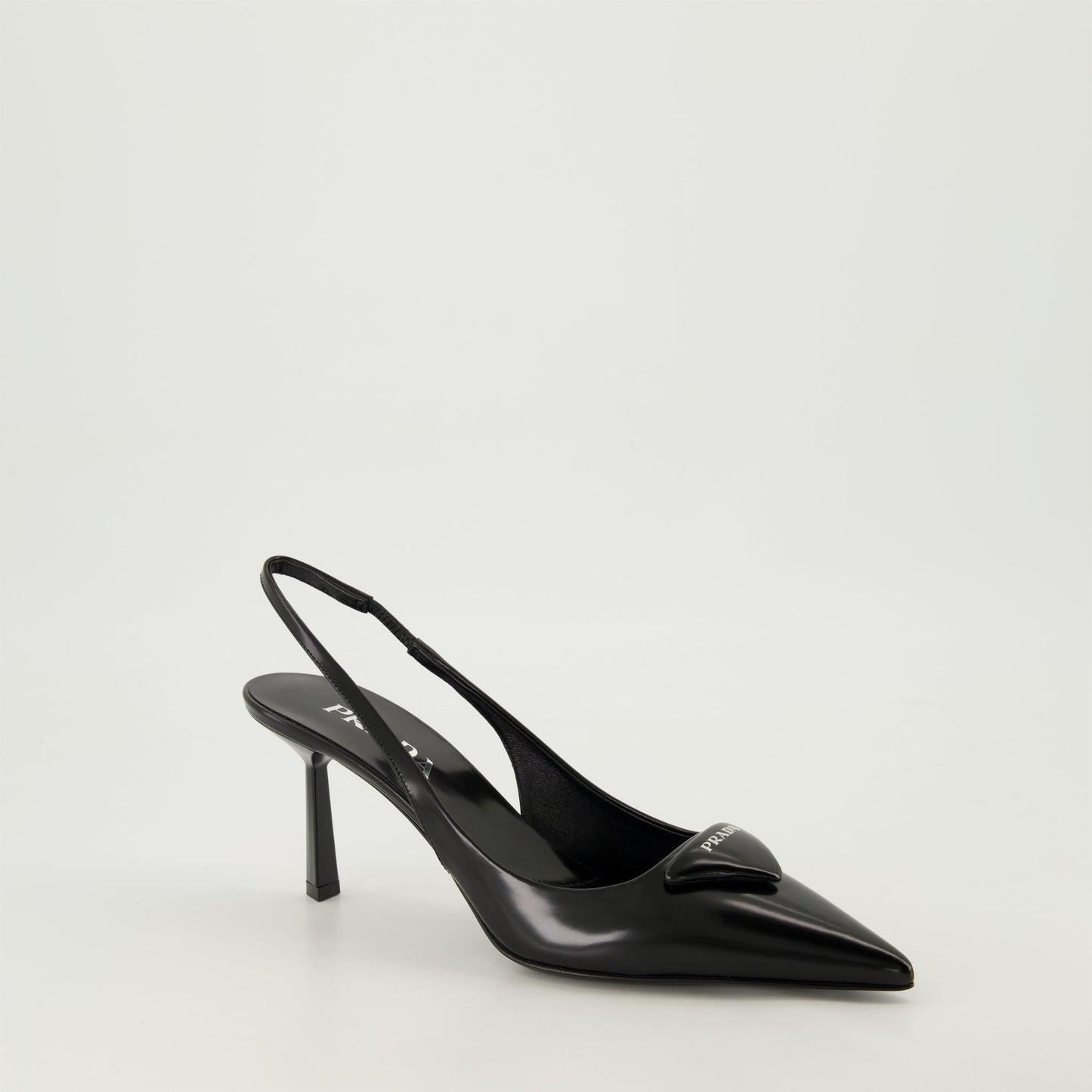 Leather pump