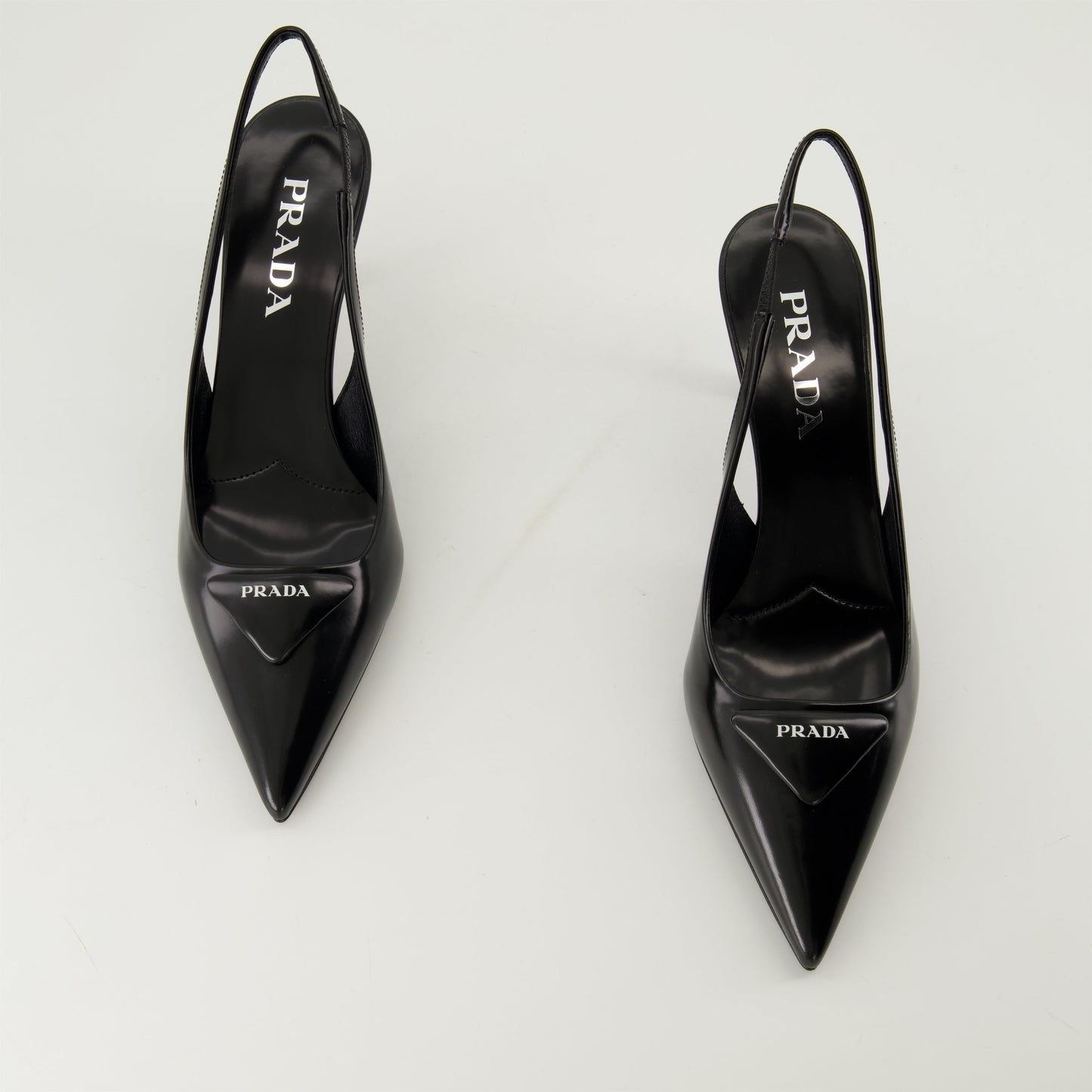 Leather pump