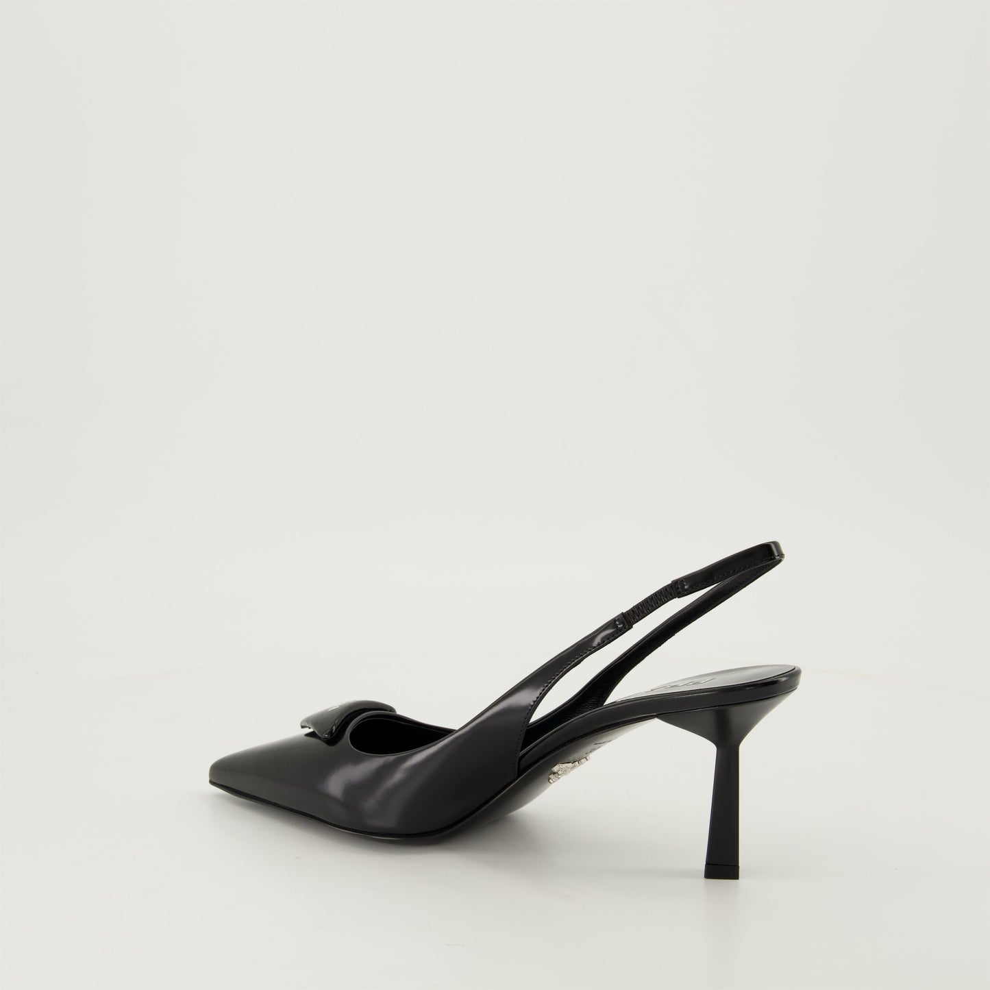 Leather pump