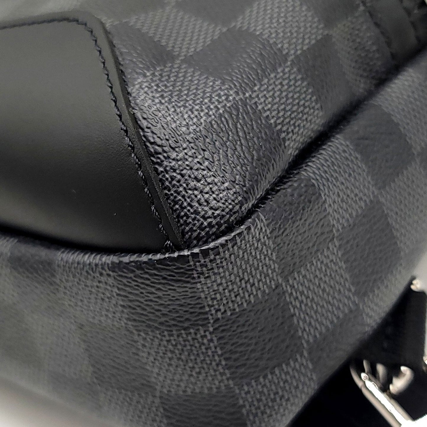 Avenue Sling Bag – Damier Graphite Canvas